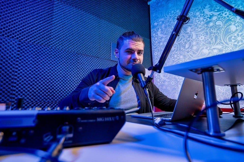 How To Start A Podcast - Guide For Beginners 2 podcast